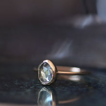 Load image into Gallery viewer, Zircon Ring in Gold
