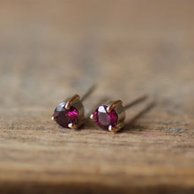 Load image into Gallery viewer, Grape Garnet Mixed Metal Stud Earrings
