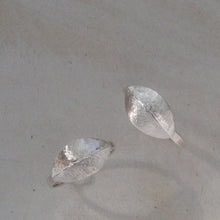 Load image into Gallery viewer, Sterling Silver Leaf Signet Ring
