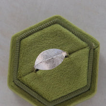 Load image into Gallery viewer, Sterling Silver Leaf Signet Ring
