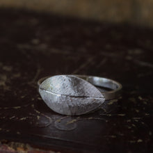 Load image into Gallery viewer, Sterling Silver Leaf Signet Ring

