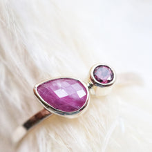 Load image into Gallery viewer, Ruby and Spinel Twin Isle Ring in Gold
